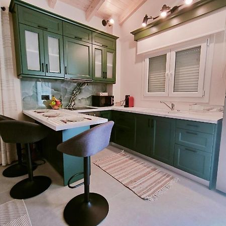 The Old Stables Apartment Vatos Bagian luar foto