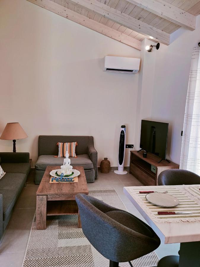 The Old Stables Apartment Vatos Bagian luar foto