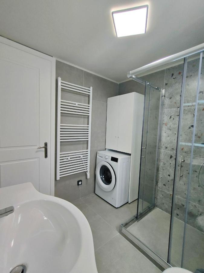 The Old Stables Apartment Vatos Bagian luar foto