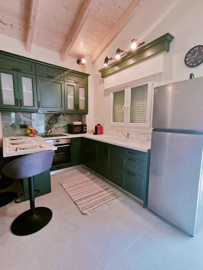 The Old Stables Apartment Vatos Bagian luar foto