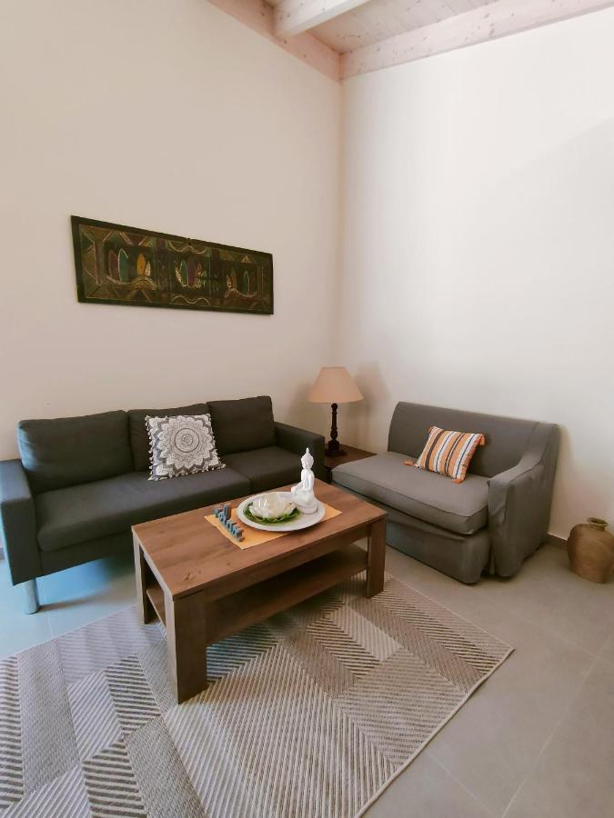 The Old Stables Apartment Vatos Bagian luar foto