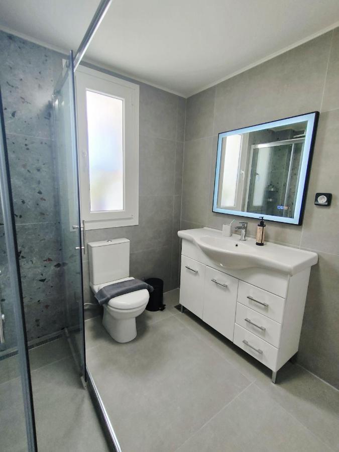 The Old Stables Apartment Vatos Bagian luar foto