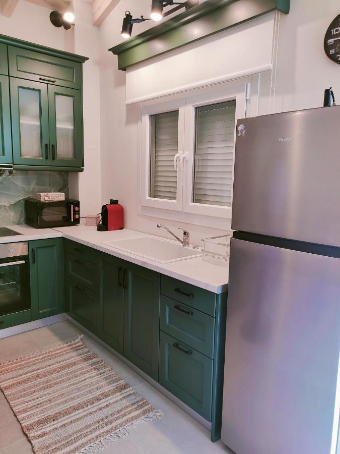The Old Stables Apartment Vatos Bagian luar foto