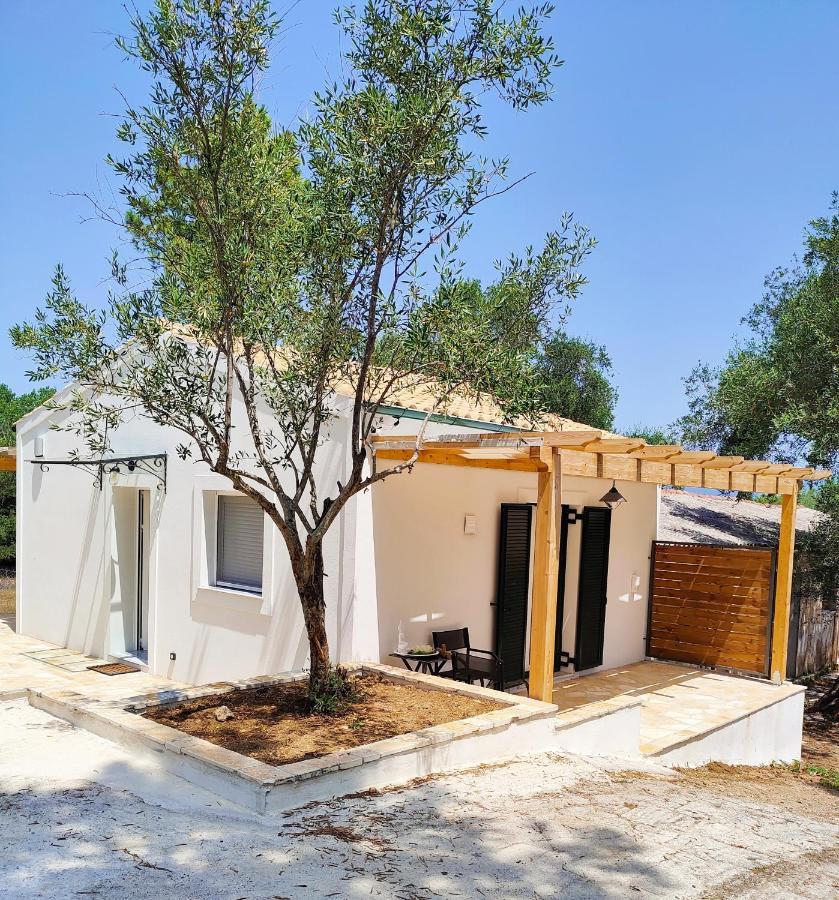 The Old Stables Apartment Vatos Bagian luar foto