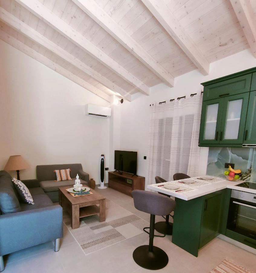 The Old Stables Apartment Vatos Bagian luar foto