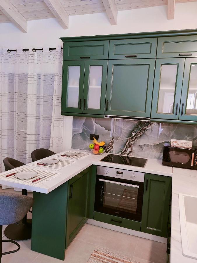 The Old Stables Apartment Vatos Bagian luar foto