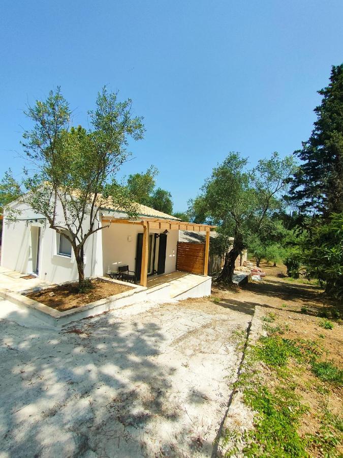 The Old Stables Apartment Vatos Bagian luar foto