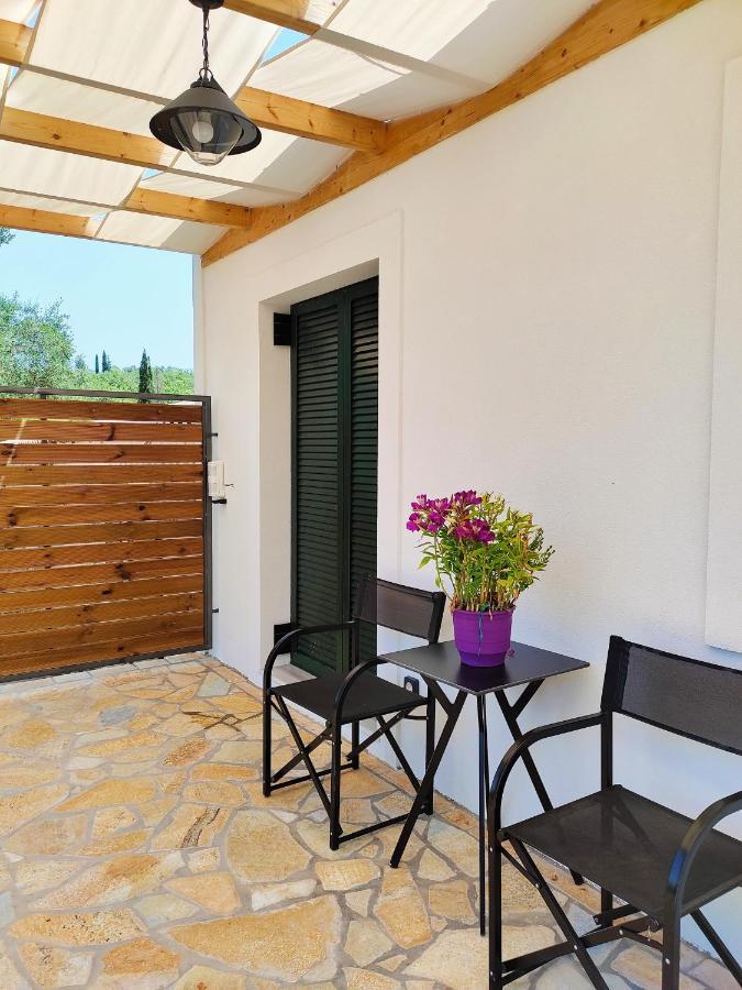 The Old Stables Apartment Vatos Bagian luar foto