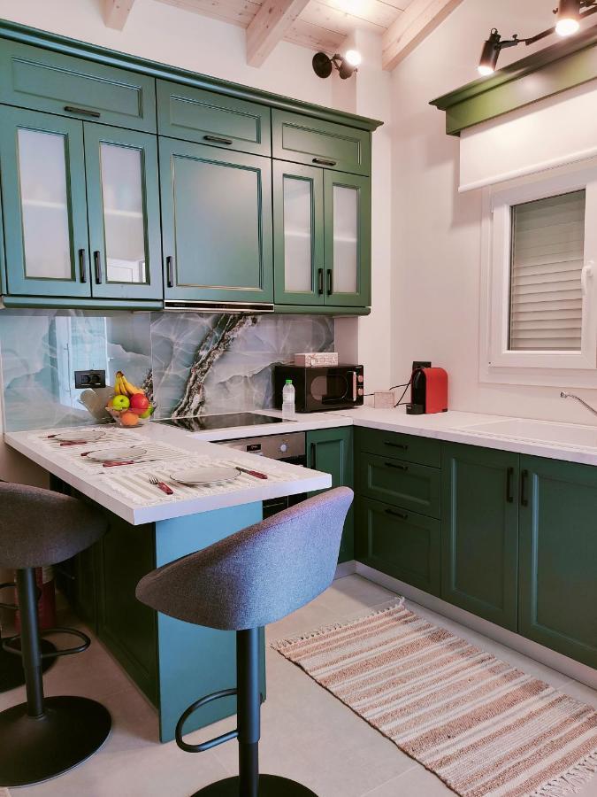 The Old Stables Apartment Vatos Bagian luar foto
