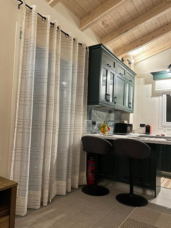 The Old Stables Apartment Vatos Bagian luar foto
