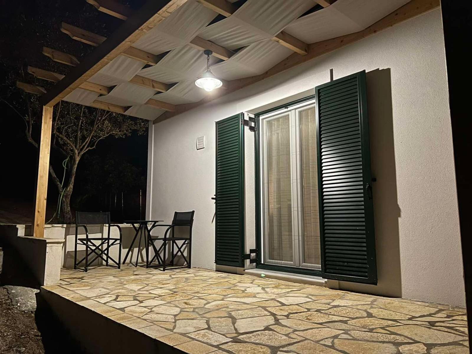 The Old Stables Apartment Vatos Bagian luar foto